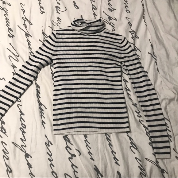 Stripped Turtleneck - Picture 2 of 5